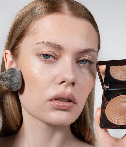 GLOW BRONZER – officiell produktbild från CAIA Cosmetics