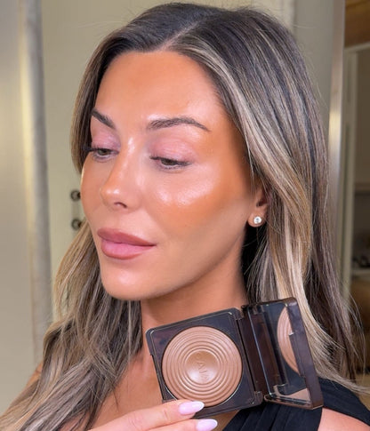 GLOW BRONZER – officiell produktbild från CAIA Cosmetics