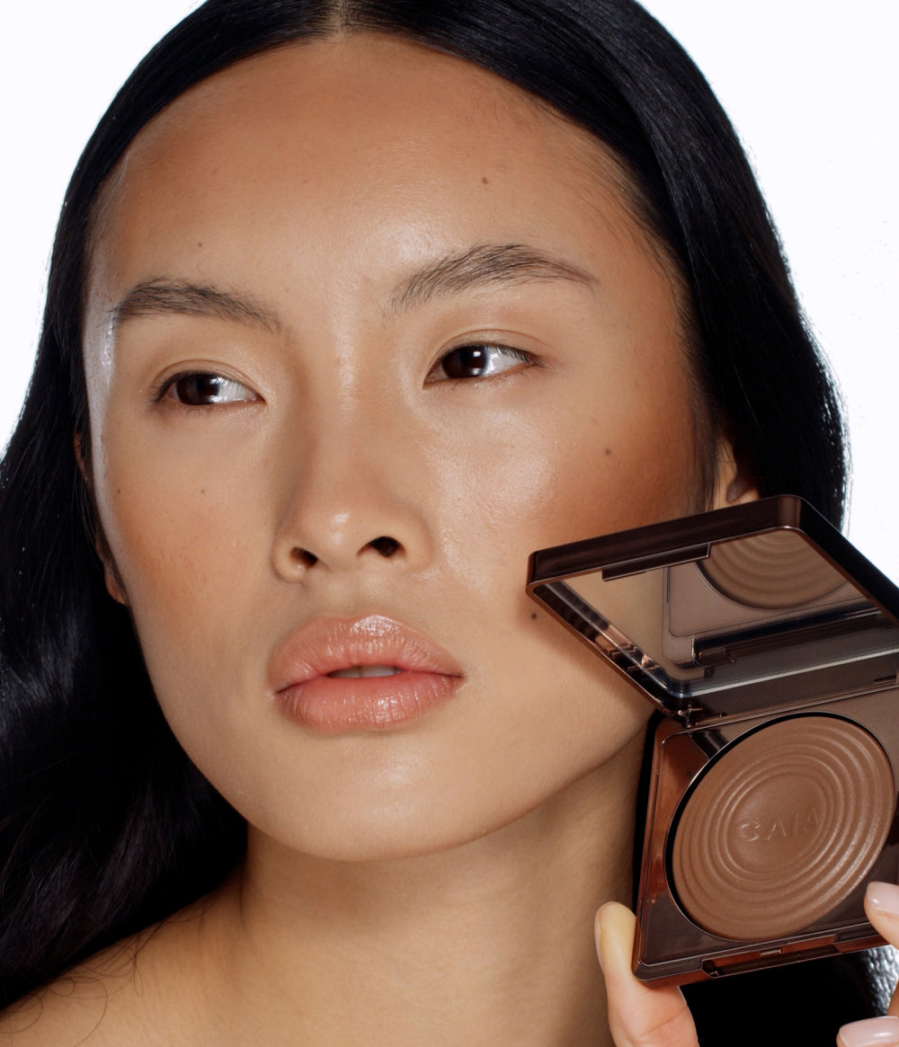 GLOW BRONZER – officiell produktbild från CAIA Cosmetics