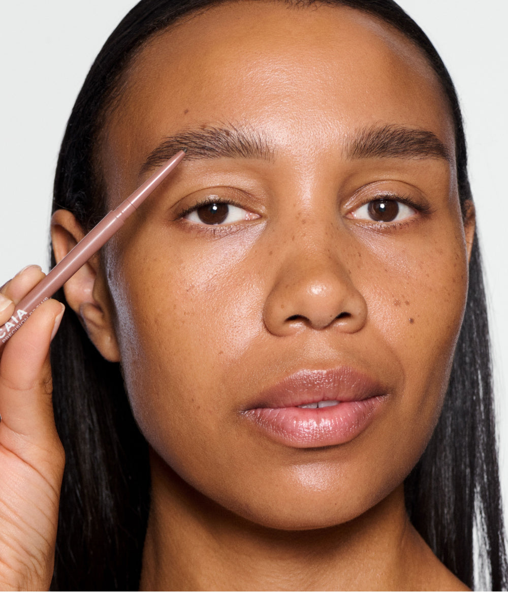 PRECISION BROWS – officiell produktbild från CAIA Cosmetics