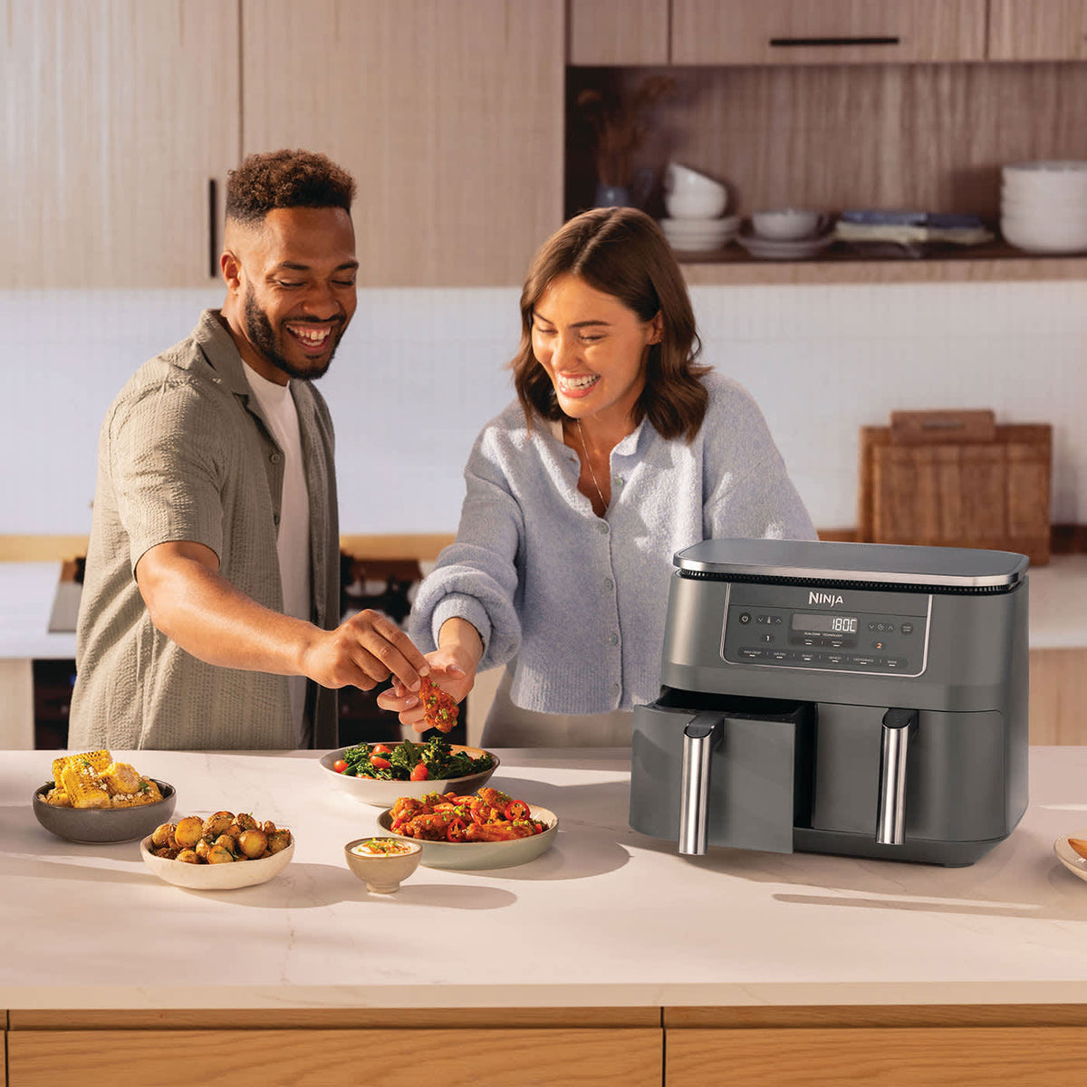Ninja 6-i-1-airfryer med dubbla zoner på 7,6 l DZ300EU – officiell produktbild från Ninja